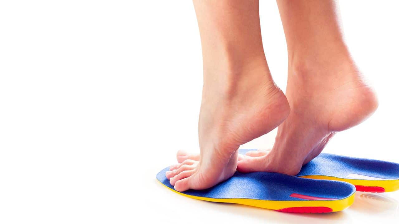 תמיכה בקשתות האנטומיות של כפות הרגליים