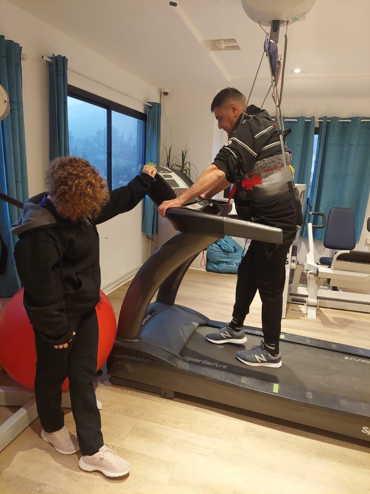 מסלול הליכה מהתקרה