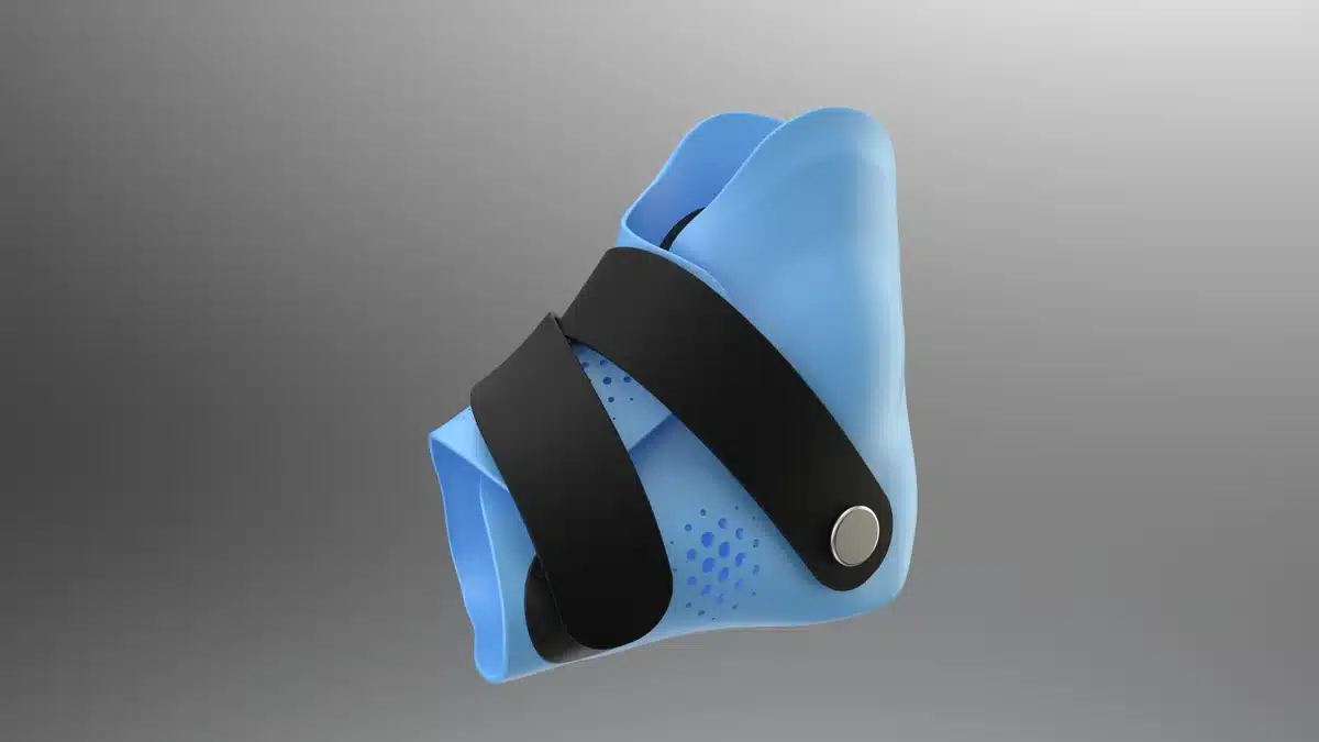 סד PIRO Flex כחול בהדפסה תלת־ממדית, עם פתחים ושתי רצועות